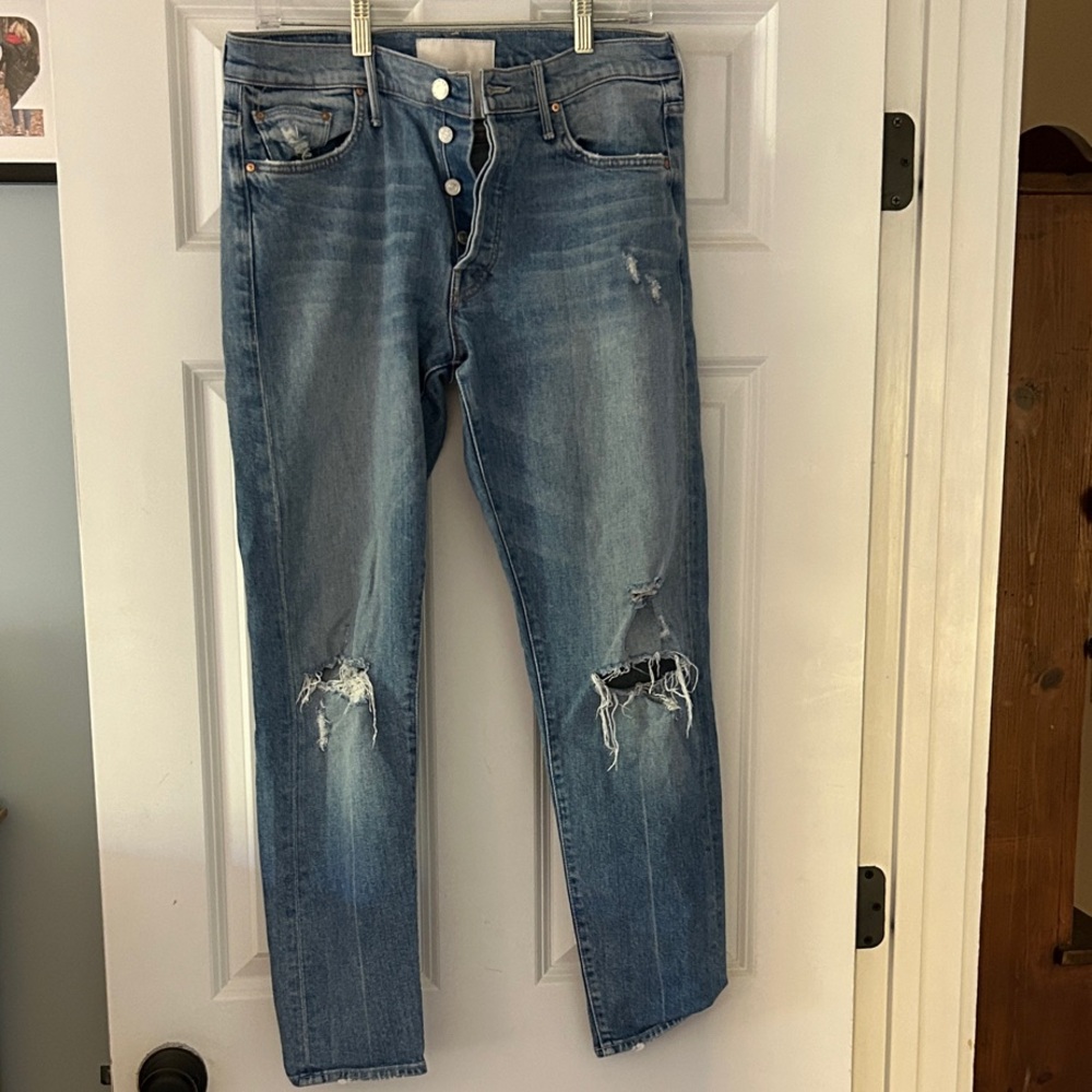 MOTHER Ripped Cropped Ankle Jeans in Washed Blue